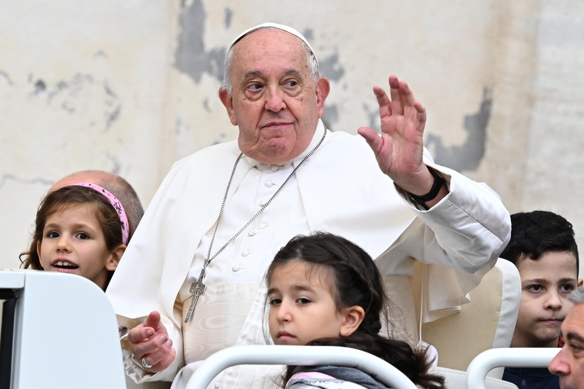 Il Papa, la Palestina sta soffrendo attacchi inumani