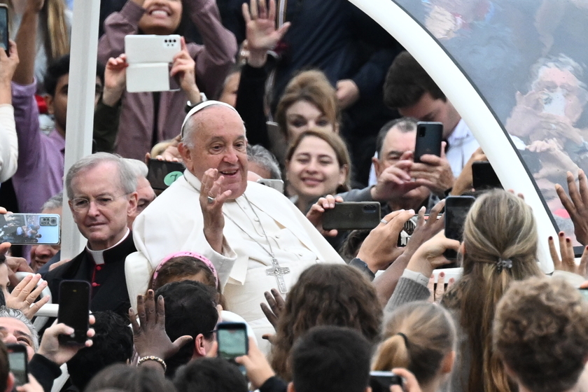 Il Papa, la Palestina sta soffrendo attacchi inumani