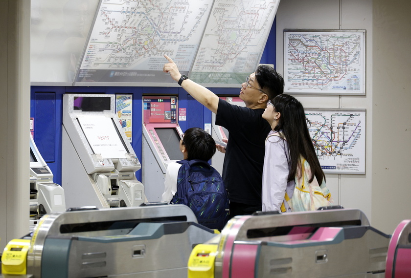 Subway operator Tokyo Metro Co. debut at the Tokyo Stock Exchange