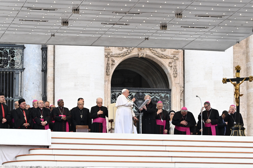 Il Papa, la Palestina sta soffrendo attacchi inumani