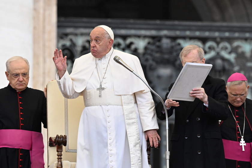 Il Papa, la Palestina sta soffrendo attacchi inumani