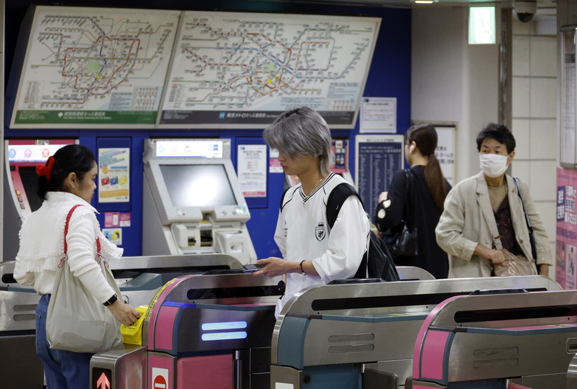 Subway operator Tokyo Metro Co. debut at the Tokyo Stock Exchange