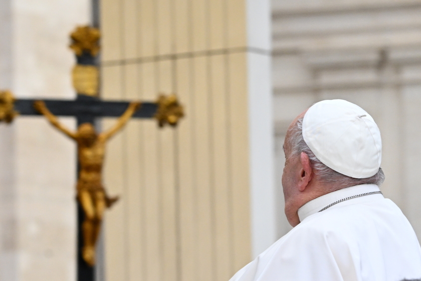 Il Papa, la Palestina sta soffrendo attacchi inumani