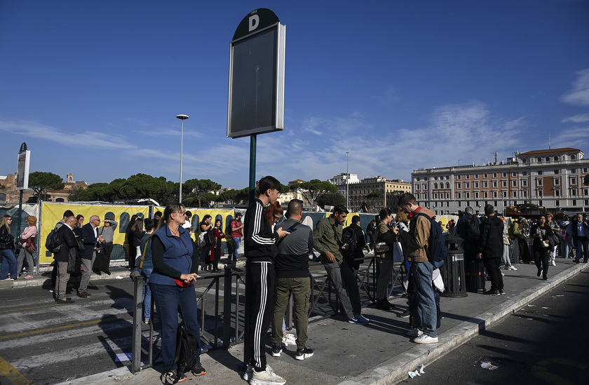 A Roma metro chiuse per sciopero, l'8/11 è stop nazionale