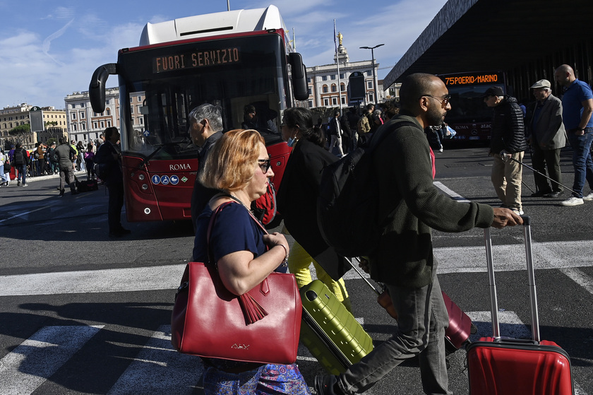 A Roma metro chiuse per sciopero, l'8/11 è stop nazionale