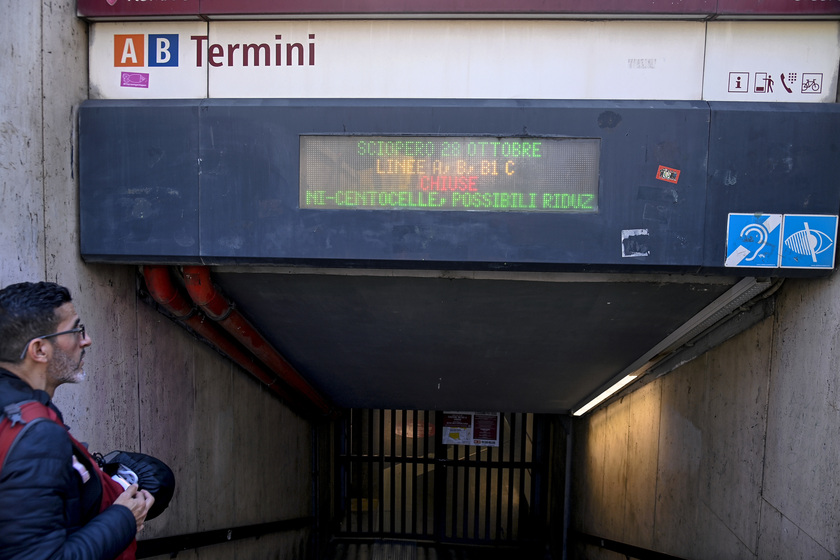 A Roma metro chiuse per sciopero, l'8/11 è stop nazionale