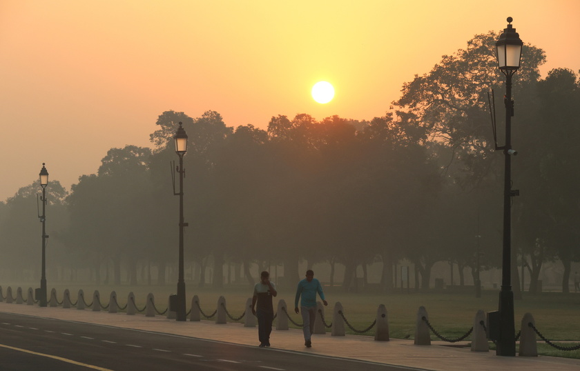 Delhi and National Capital Region battles 'very poor' air quality in New Delhi