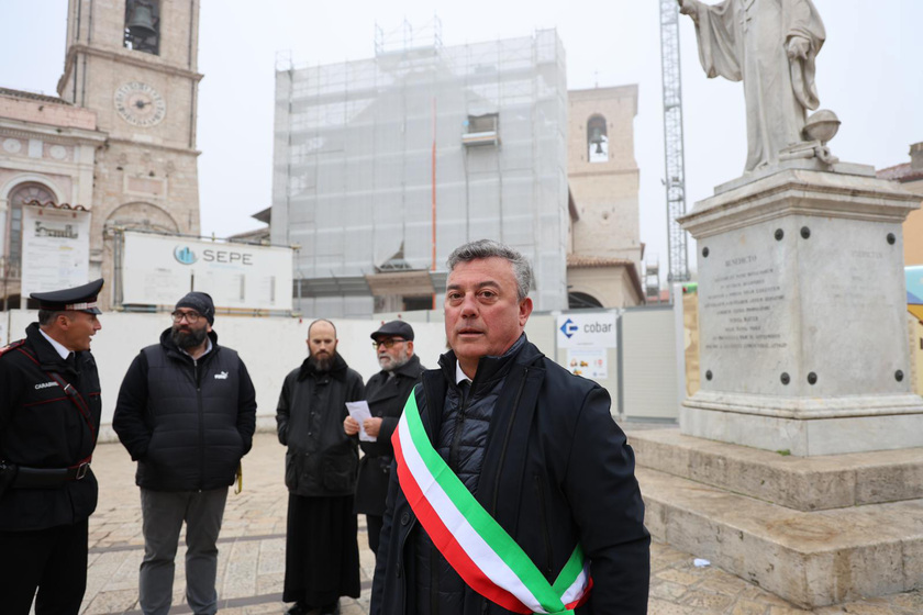 Preghiera in piazza per l'anniversario del sisma di Norcia