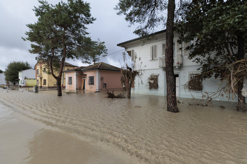 Alluvione: il Lamone ha rotto ancora l'argine a Traversara