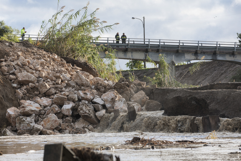 Alluvione: il Lamone ha rotto ancora l'argine a Traversara