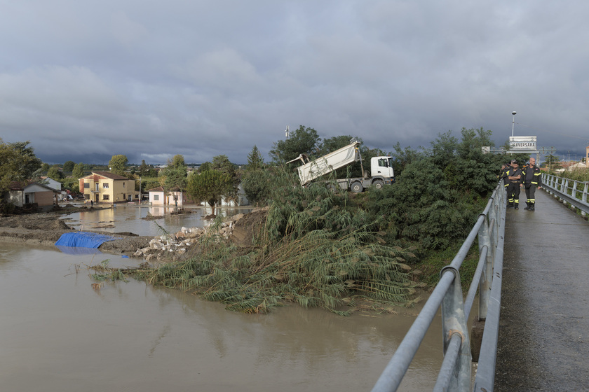 Alluvione: il Lamone ha rotto ancora l'argine a Traversara