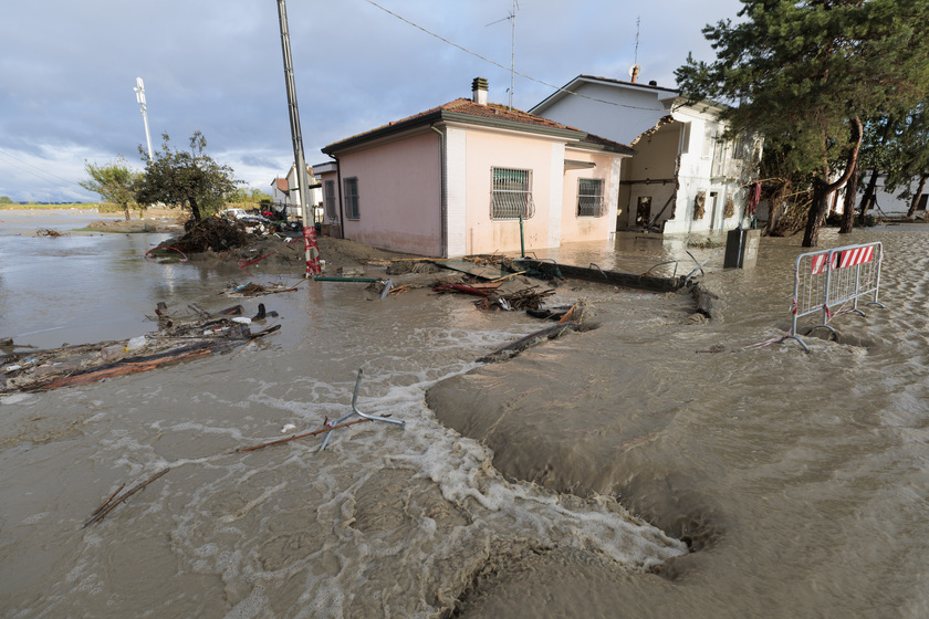 Alluvione: il Lamone ha rotto ancora l'argine a Traversara