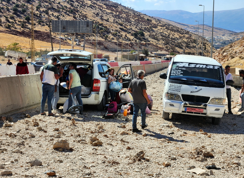 Israeli strikes hit Syrian-Lebanese border crossing