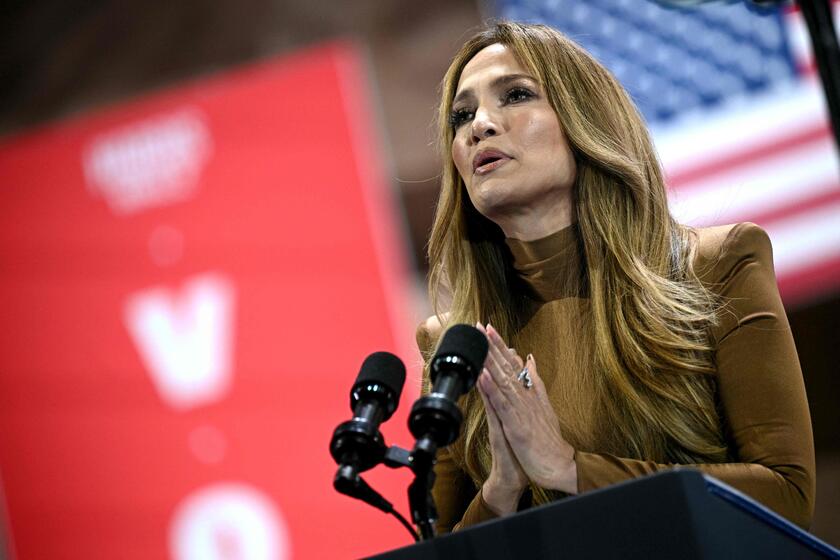 Jennifer Lopez l'ultima star sul palco di Kamala