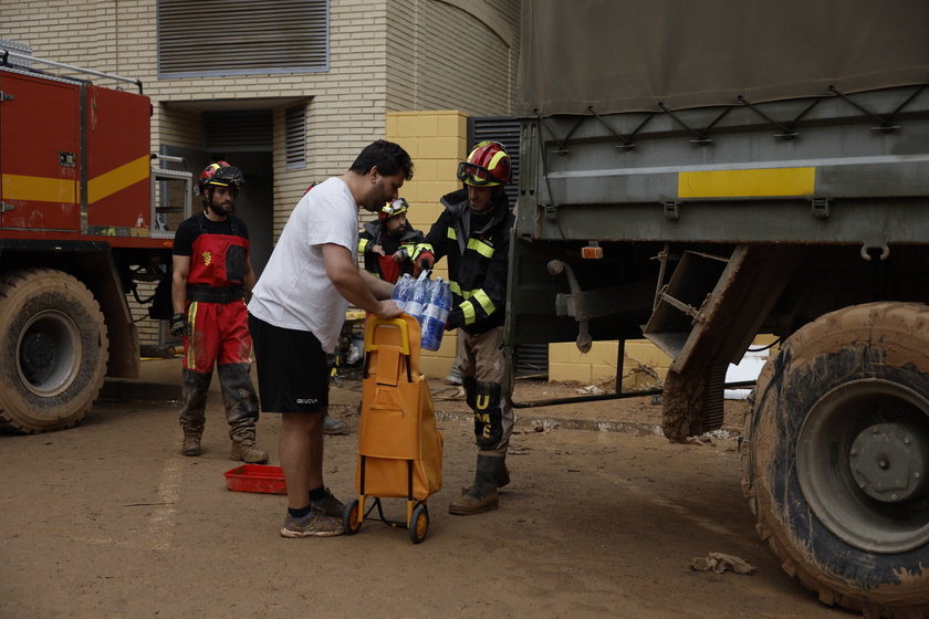 Aftermath of deadly floods in Spain as toll surpasses 150