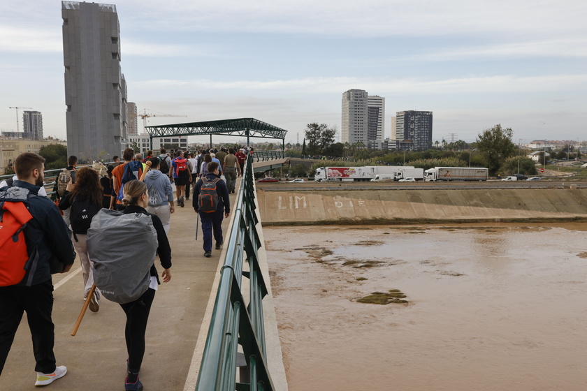 Aftermath of deadly floods in Spain as toll surpasses 150