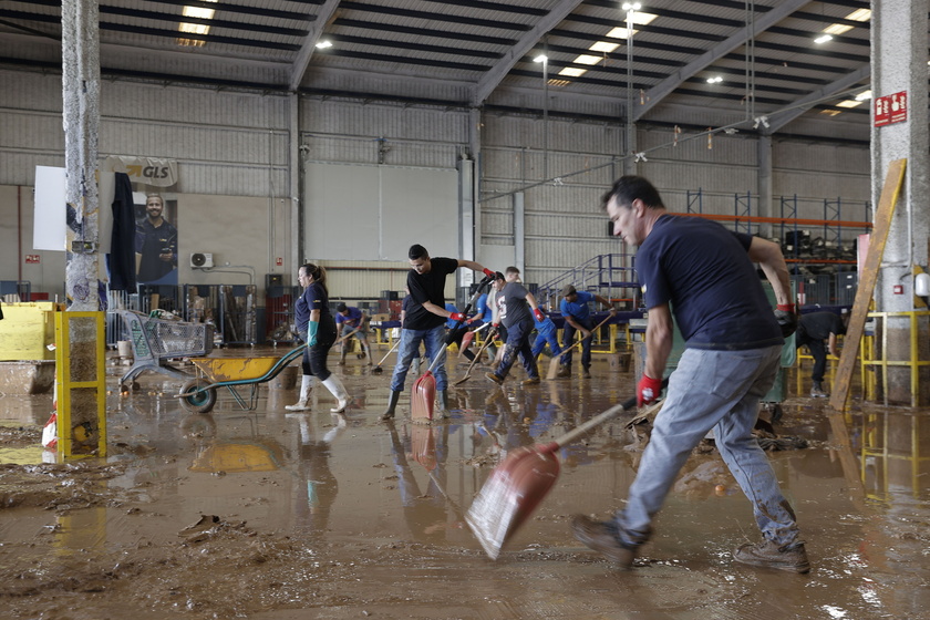 Aftermath of deadly floods in Spain as toll surpasses 150