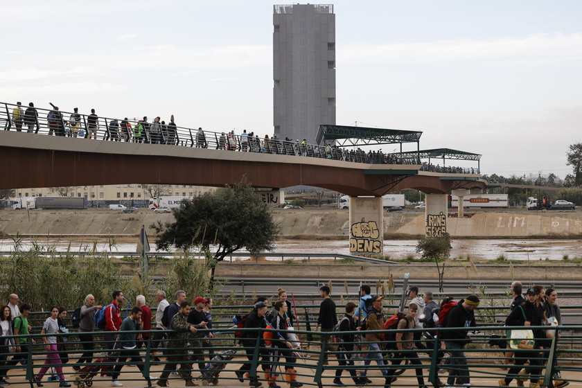 Aftermath of deadly floods in Spain as toll surpasses 150