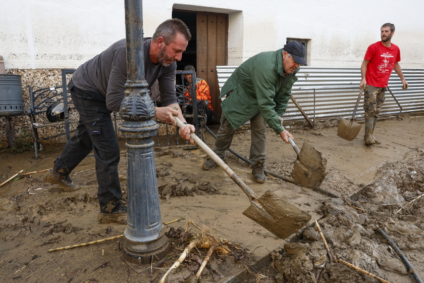 A high-altitude isolated depression brings rain to Malaga, Spain