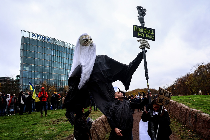 Anti-war demonstration in Berlin led by prominent Russian opposition figures