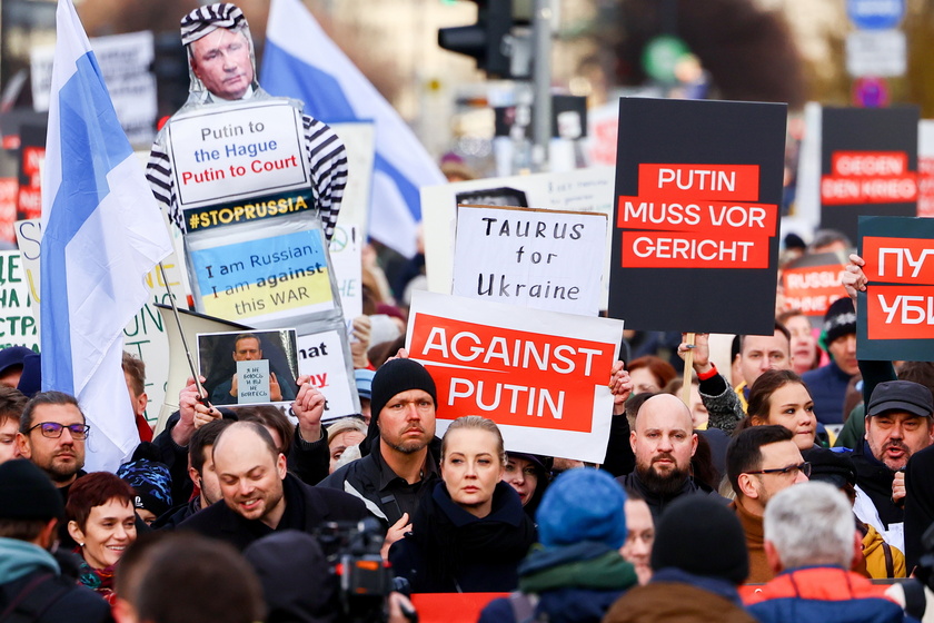 Anti-war demonstration in Berlin led by prominent Russian opposition figures