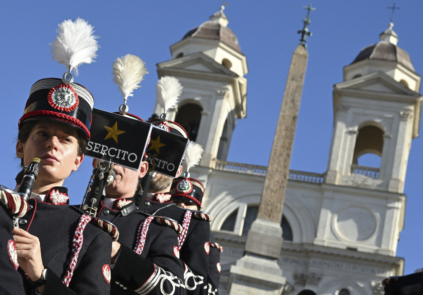 La Banda dell'Esercito in piazza di Spagna in vista del 4 Novembre