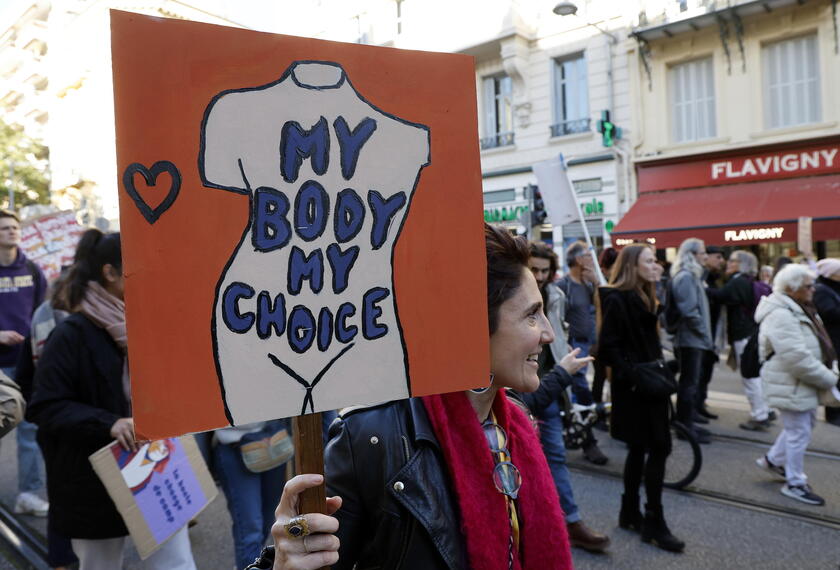 Le manifestazioni contro la violenza sulle donne nel mondo