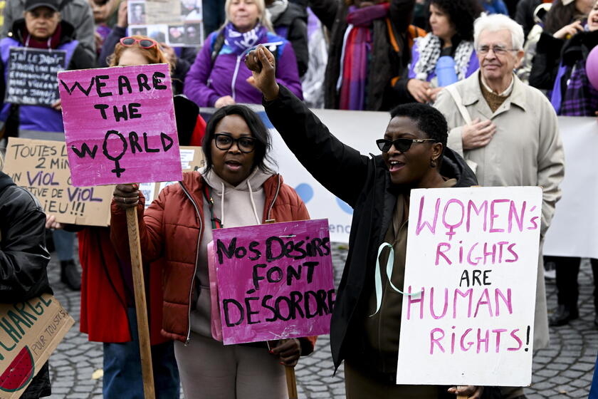 Le manifestazioni contro la violenza sulle donne nel mondo