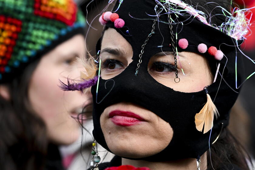 Le manifestazioni contro la violenza sulle donne nel mondo