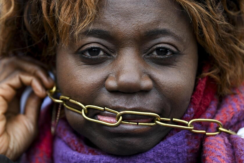 Le manifestazioni contro la violenza sulle donne nel mondo