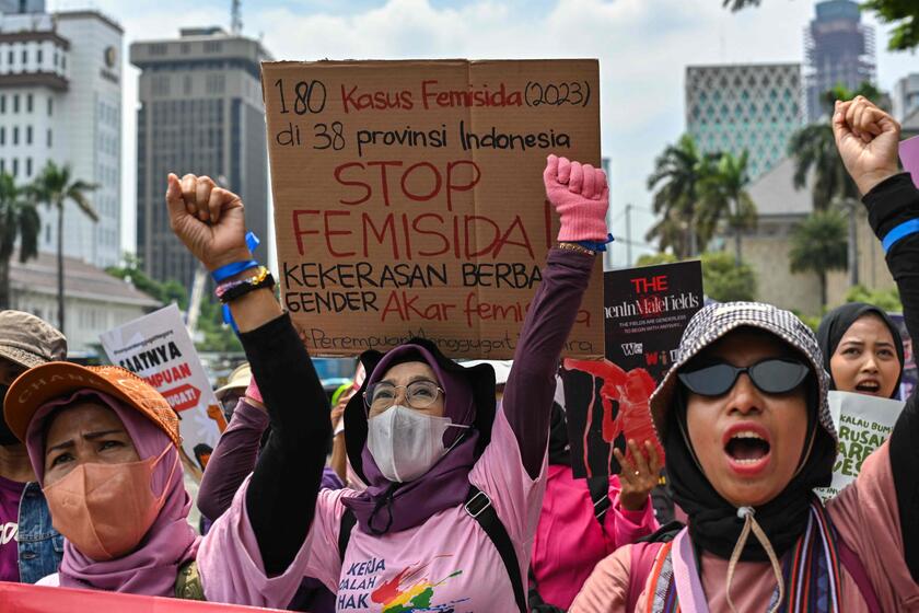 Le manifestazioni contro la violenza sulle donne nel mondo