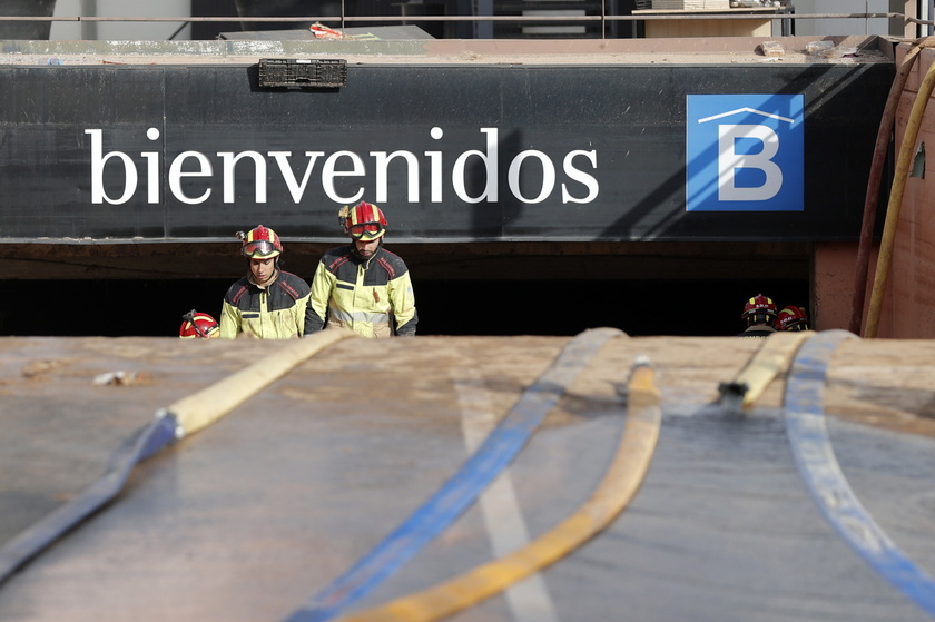 Aftermath of deadly floods in Spain as toll surpasses 200