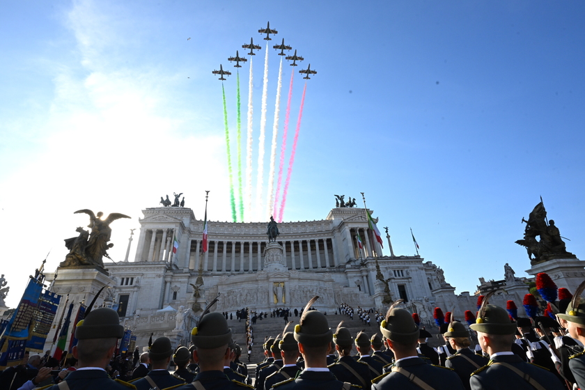 Cerimonia all'Altare della Patria con il presidente Mattarella per il 4 novembre