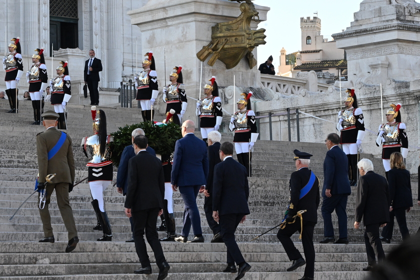 Cerimonia all'Altare della Patria con il presidente Mattarella per il 4 novembre