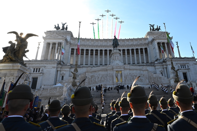 Cerimonia all'Altare della Patria con il presidente Mattarella per il 4 novembre