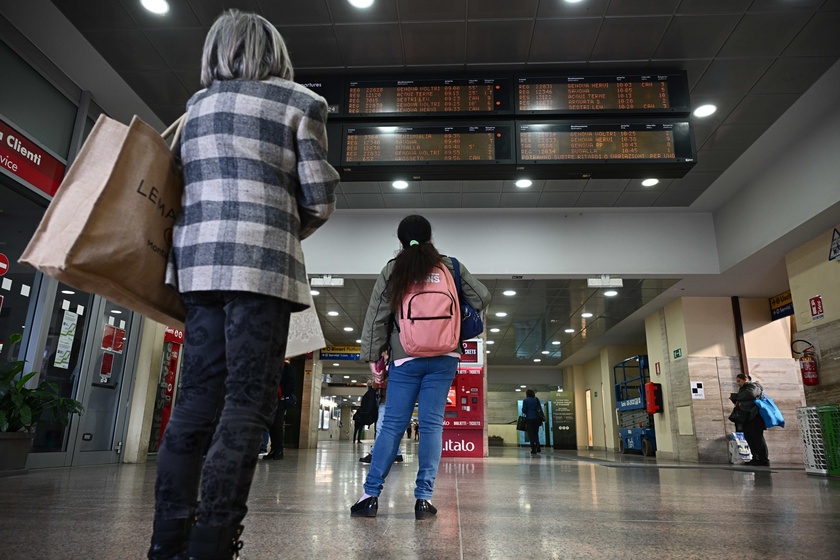 Sciopero nazionale del personale dei treni a Genova