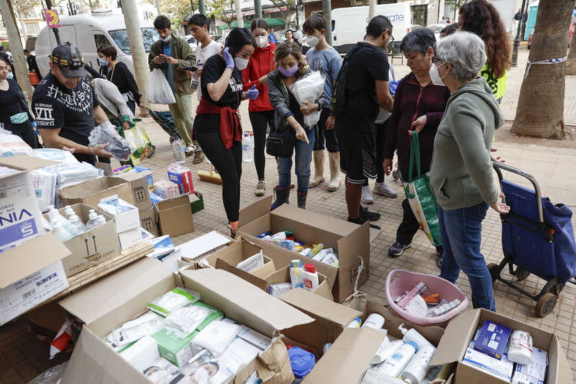 Supply distribution in the aftermath of deadly floods in Spain