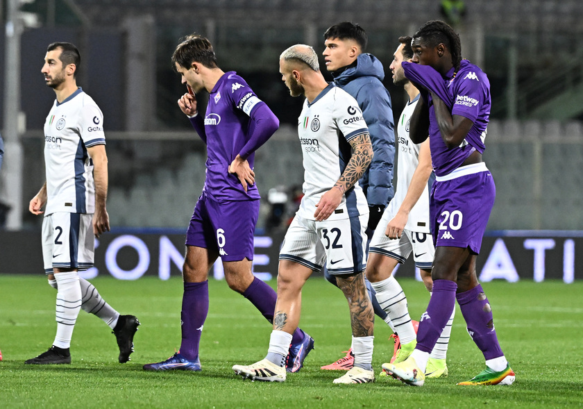 ++ Calcio: Bove si accascia al suolo,sospesa Fiorentina-Inter ++