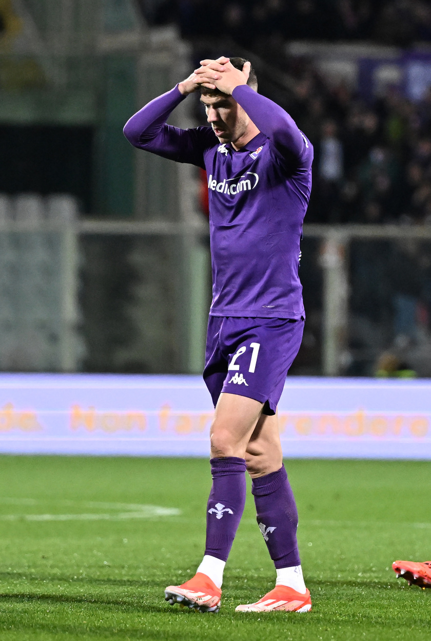 ++ Calcio: Bove si accascia al suolo,sospesa Fiorentina-Inter ++