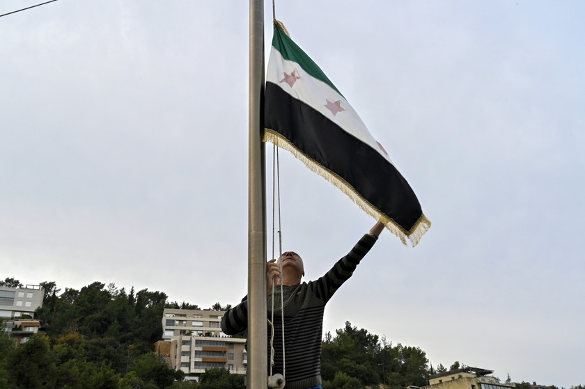 Syrian opposition flag raised at embassy in Beirut 