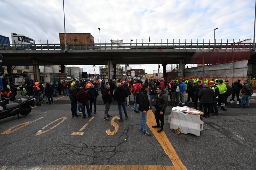 Operaio morto, sindacati in strada 'si investe troppo poco'