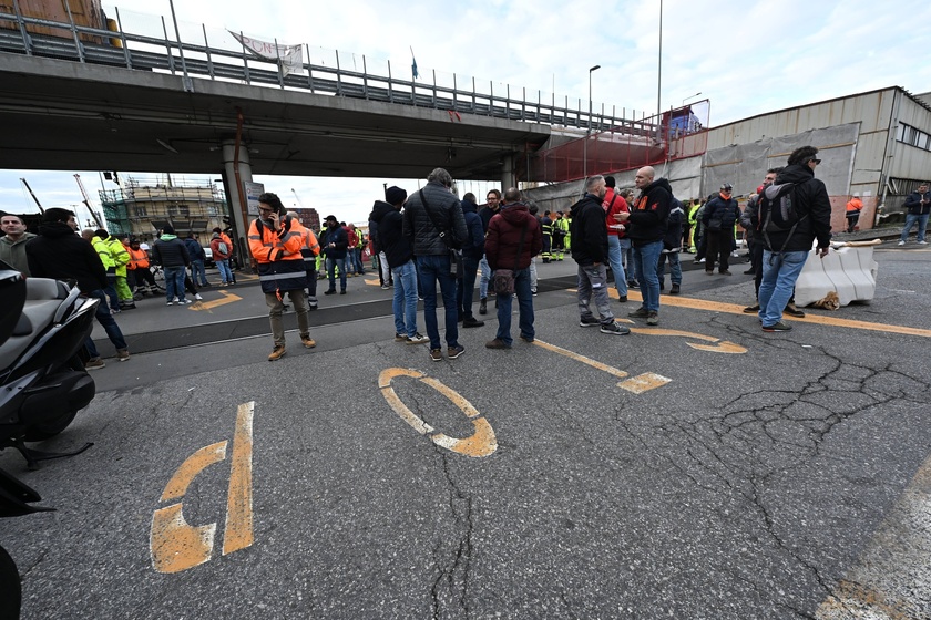 Operaio morto, sindacati in strada 'si investe troppo poco'