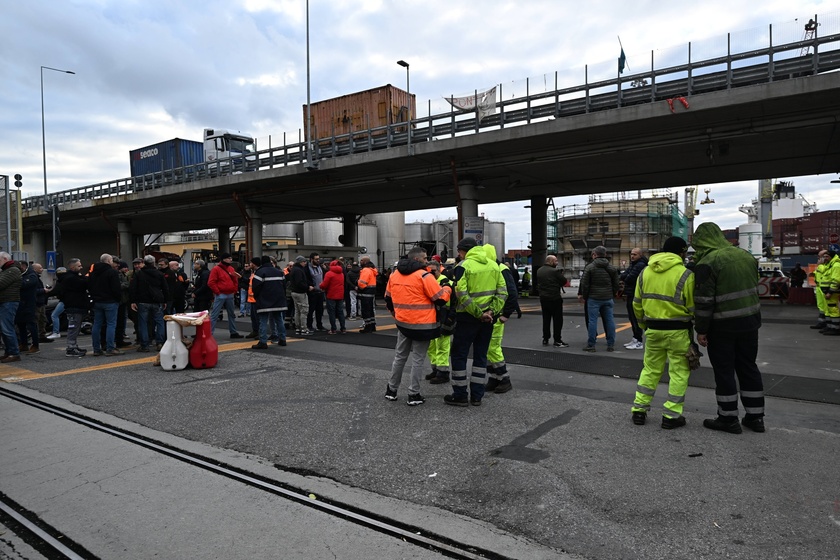 Operaio morto, sindacati in strada 'si investe troppo poco'