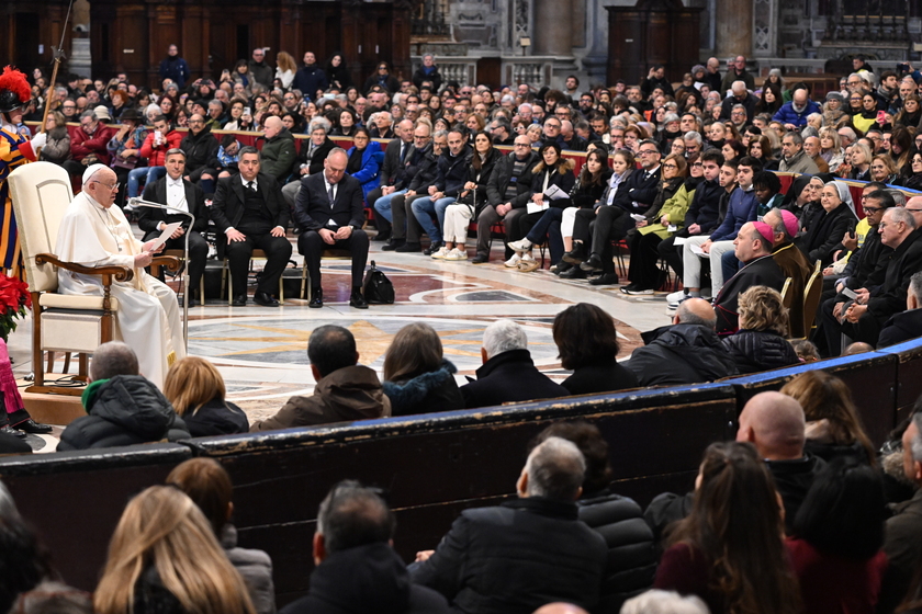 Il Papa, leggendo le notizie alcune ci fanno piangere