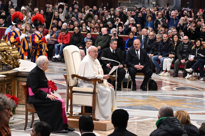 Il Papa, leggendo le notizie alcune ci fanno piangere