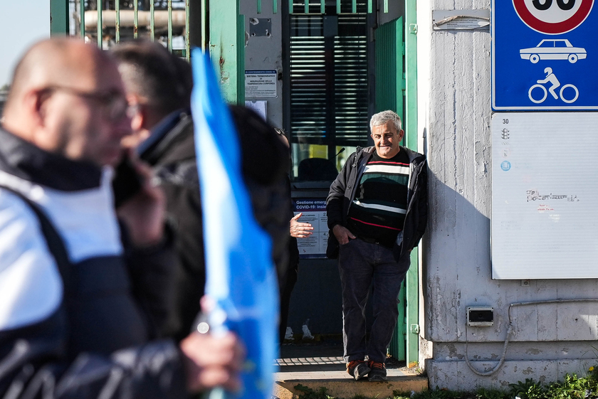 Stellantis: protesta lavoratori Trasnova a Pomigliano