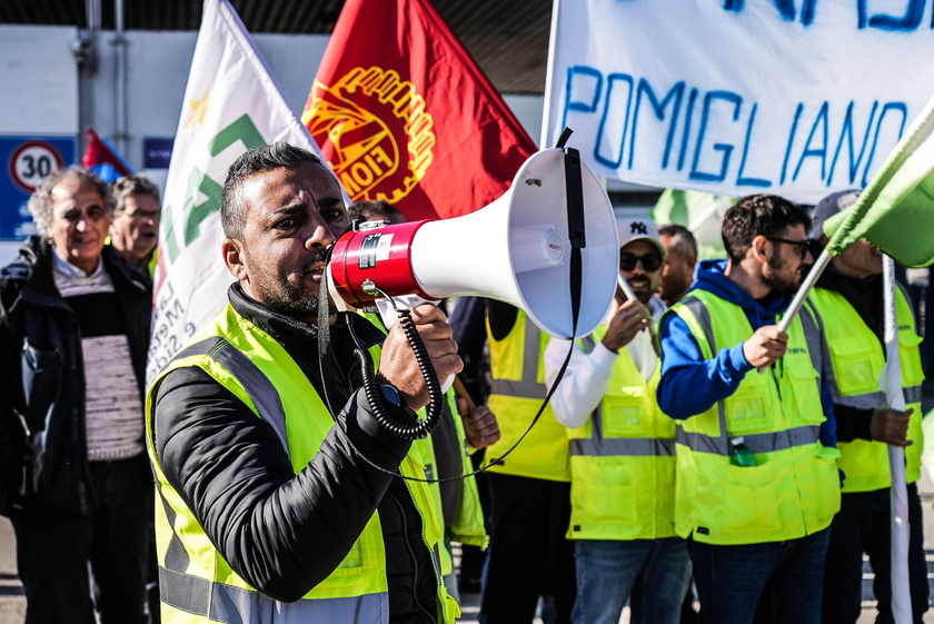 Stellantis: protesta lavoratori Trasnova a Pomigliano