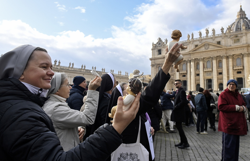 Il Papa, 'a Gaza bambini mitragliati, quanta crudeltà'