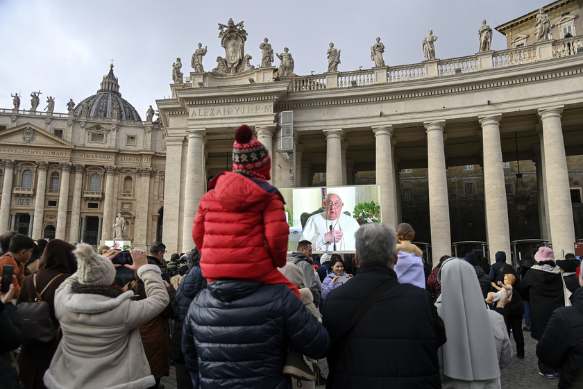 Il Papa, 'a Gaza bambini mitragliati, quanta crudeltà'