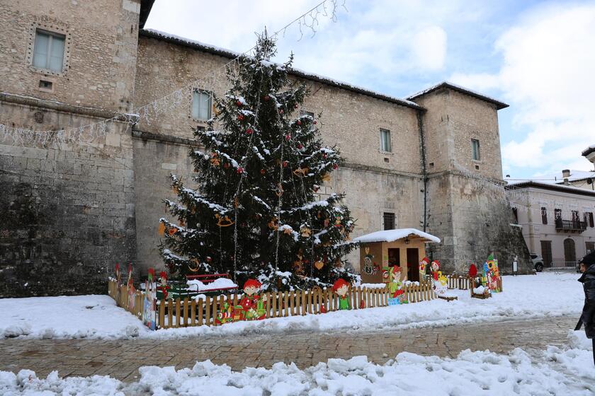 Intensa nevicata sull'Appennino, freddo intenso a Norcia